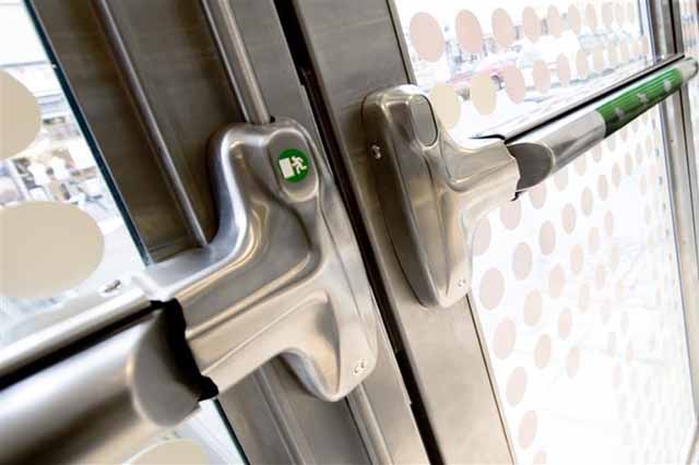 Emergency exit handle02